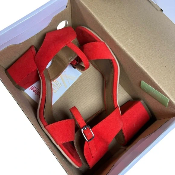 🔥CLEAR OUT🔥 Beautiful Vibrant Red Orthaheel Heels - Picture 6 of 9